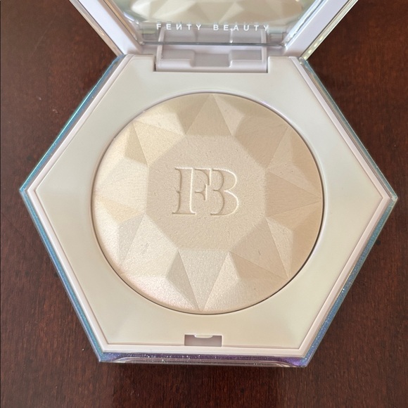 Fenty Beauty Diamond Bomb II Highlighter - Picture 4 of 9